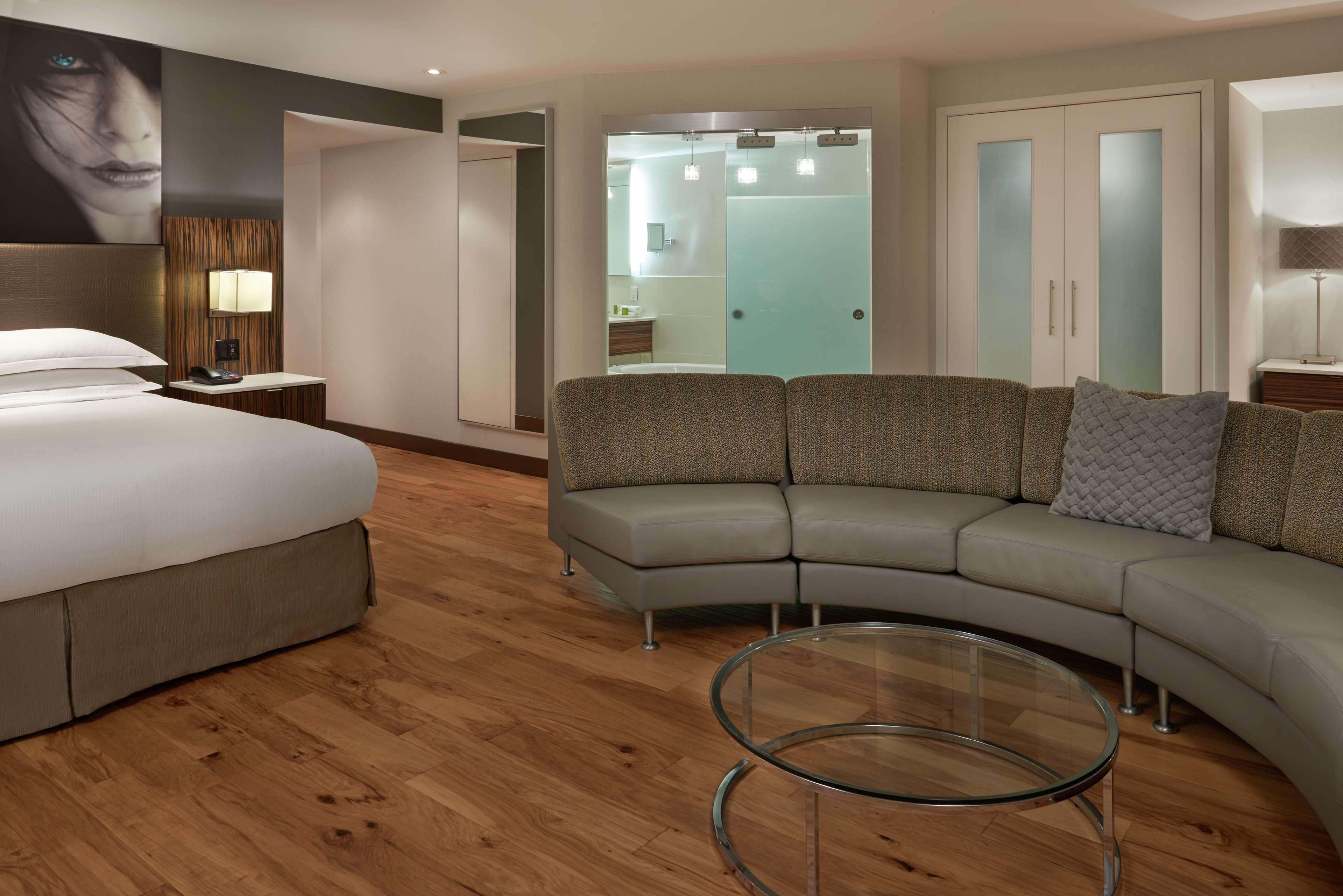 Hilton Toronto Airport Hotel & Suites Місісаґа Екстер'єр фото
