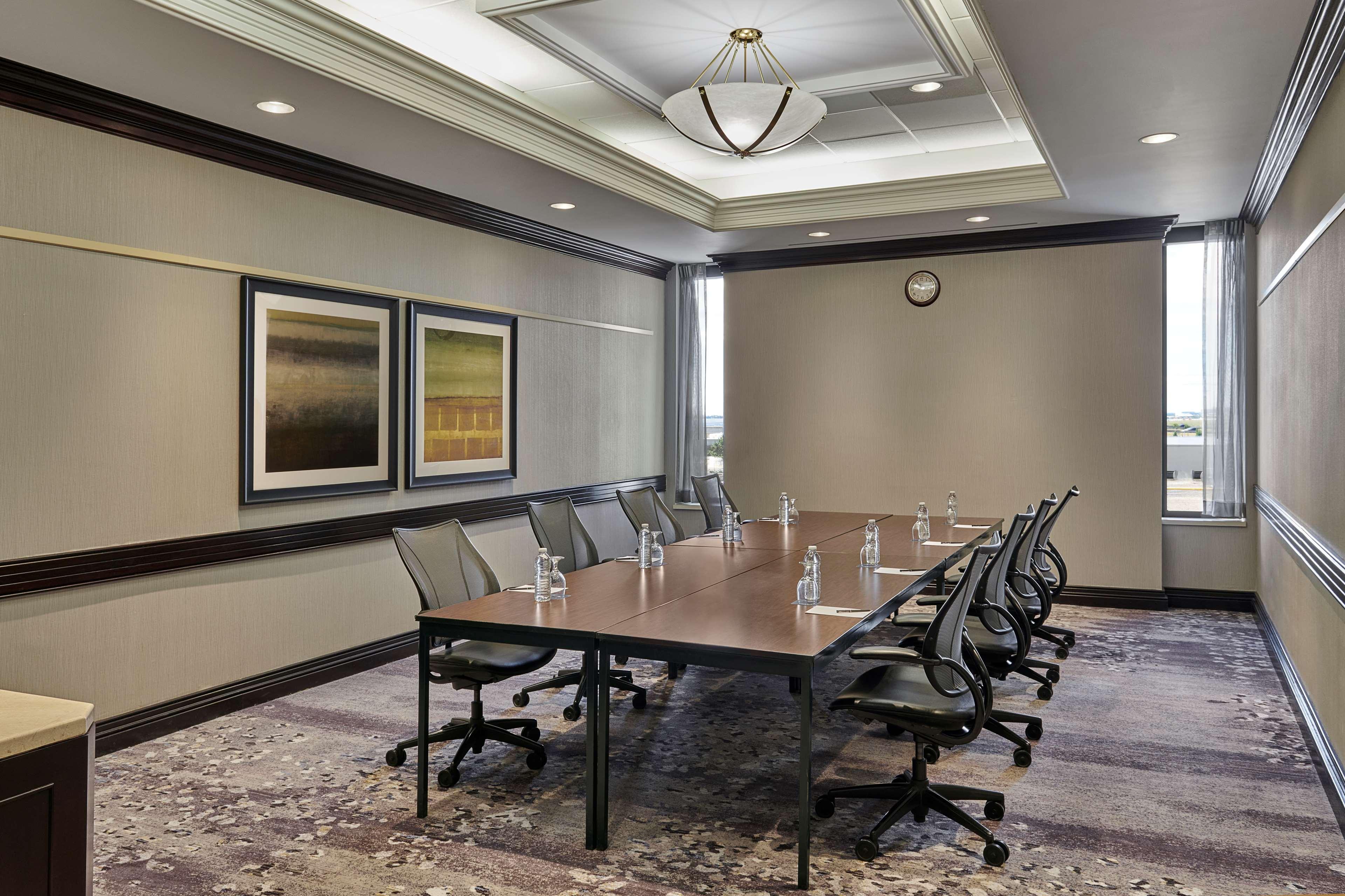 Hilton Toronto Airport Hotel & Suites Місісаґа Екстер'єр фото