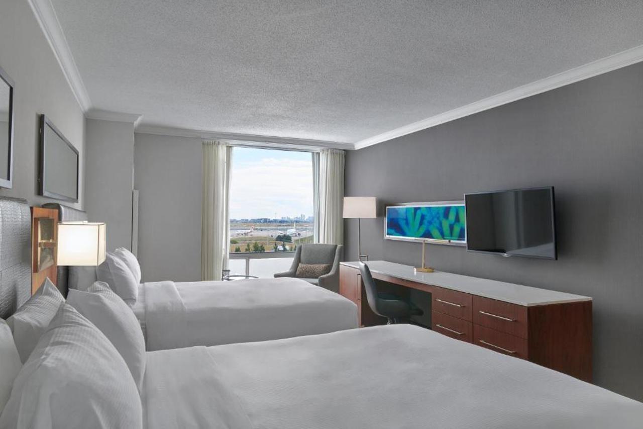 Hilton Toronto Airport Hotel & Suites Місісаґа Екстер'єр фото