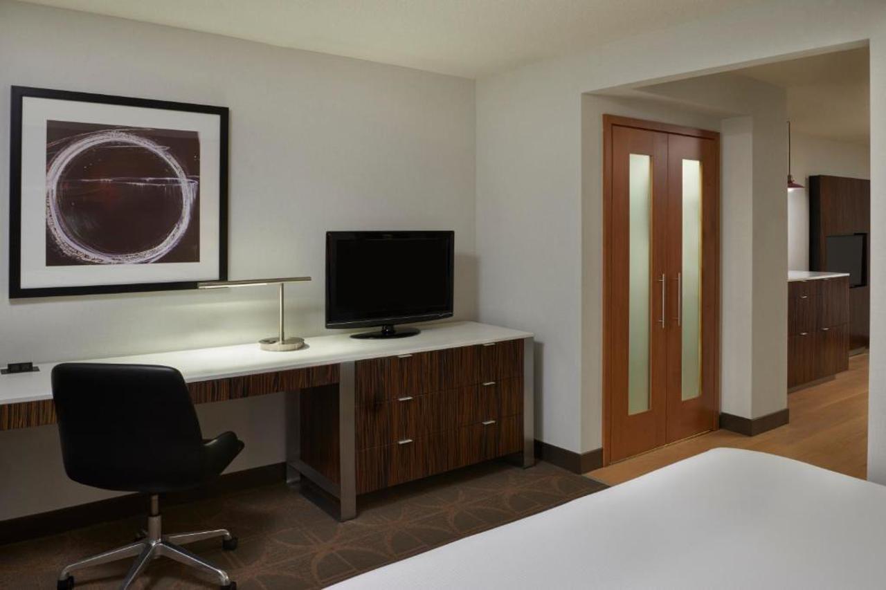 Hilton Toronto Airport Hotel & Suites Місісаґа Екстер'єр фото