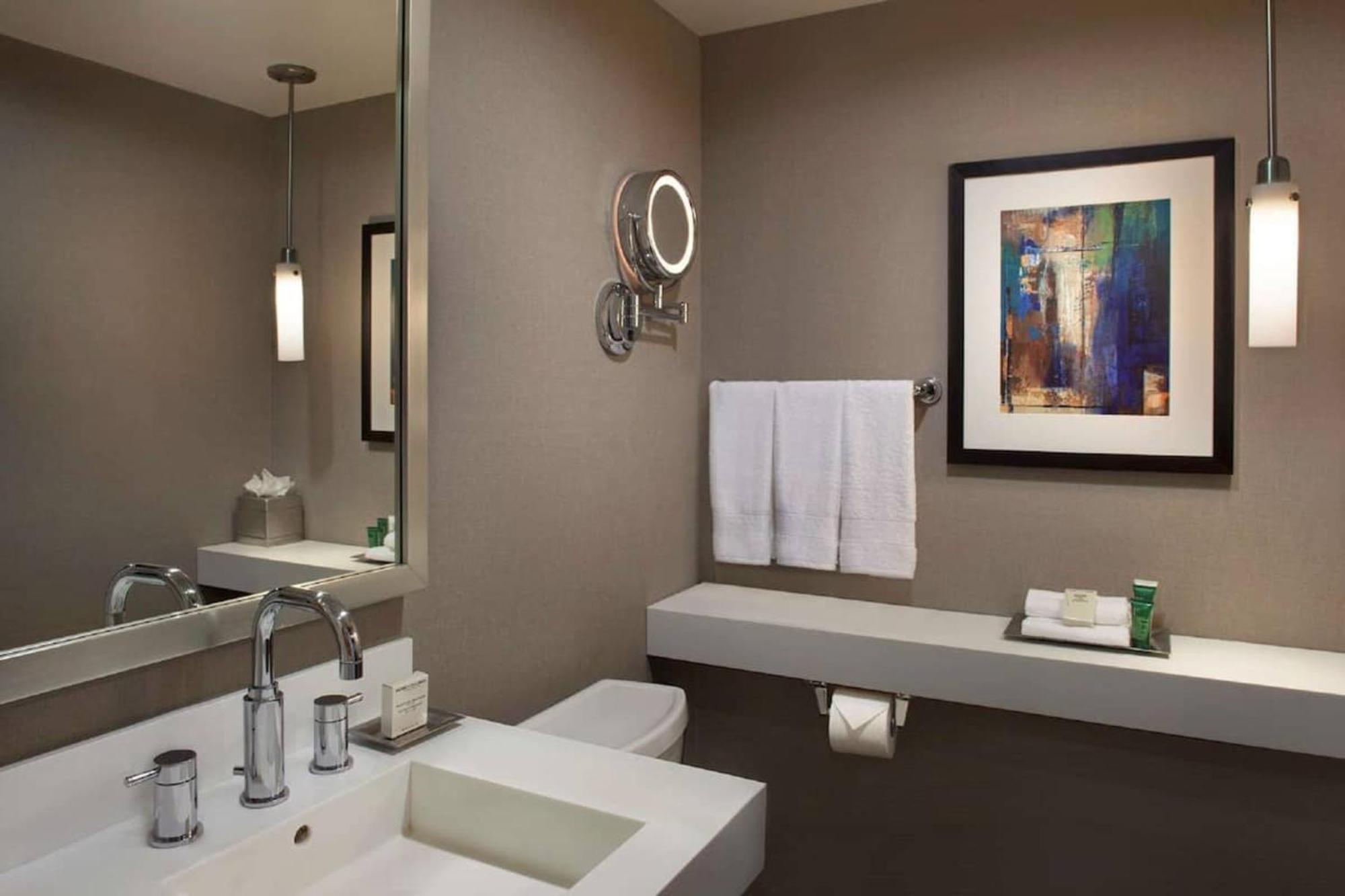 Hilton Toronto Airport Hotel & Suites Місісаґа Екстер'єр фото