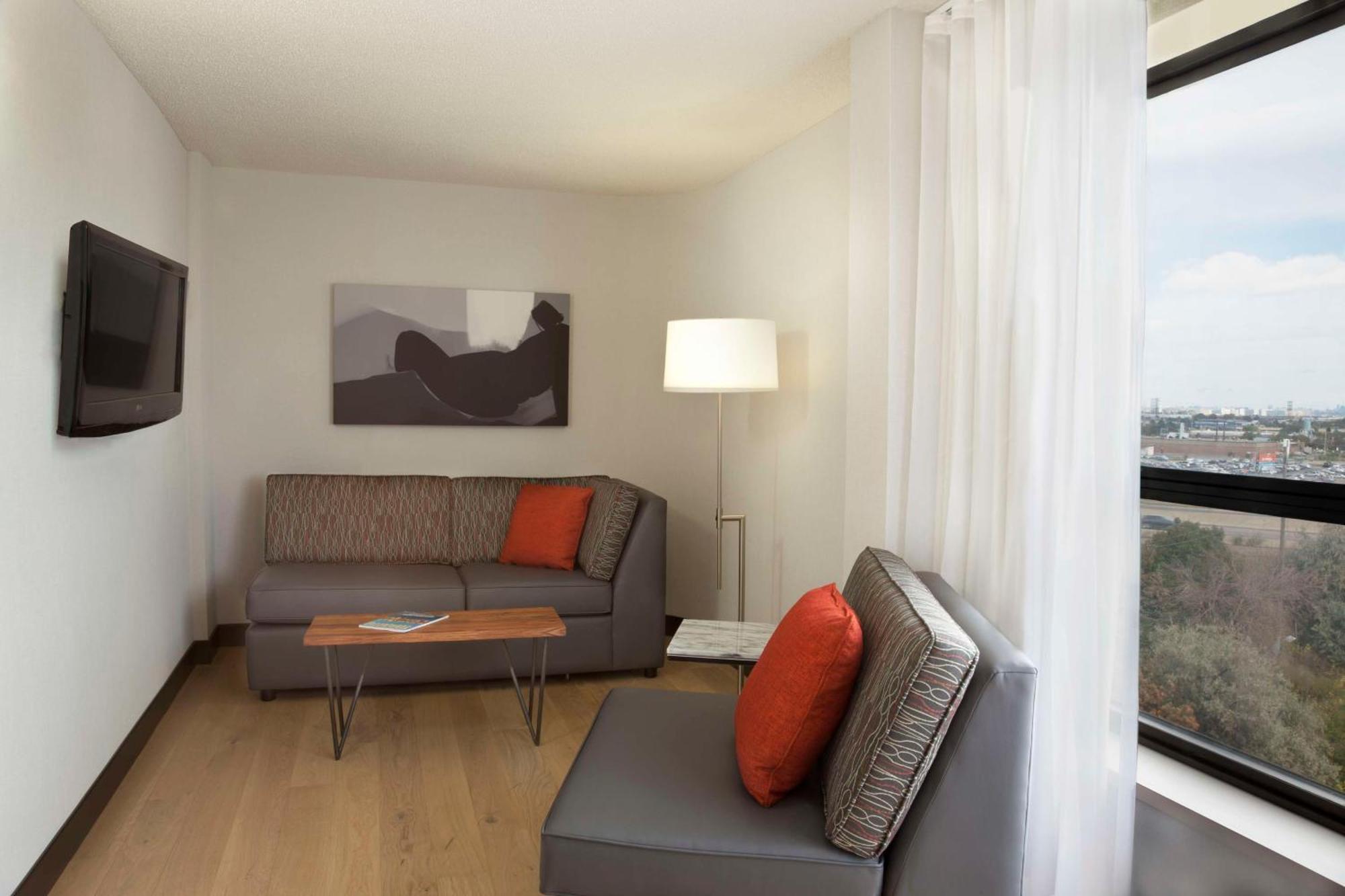 Hilton Toronto Airport Hotel & Suites Місісаґа Екстер'єр фото